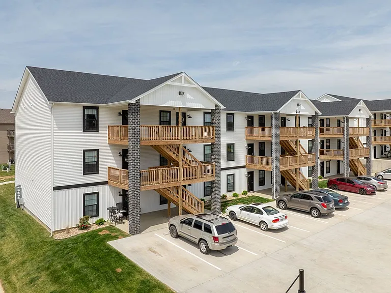 Quail Run Apartments and Townhomes — Photo 4