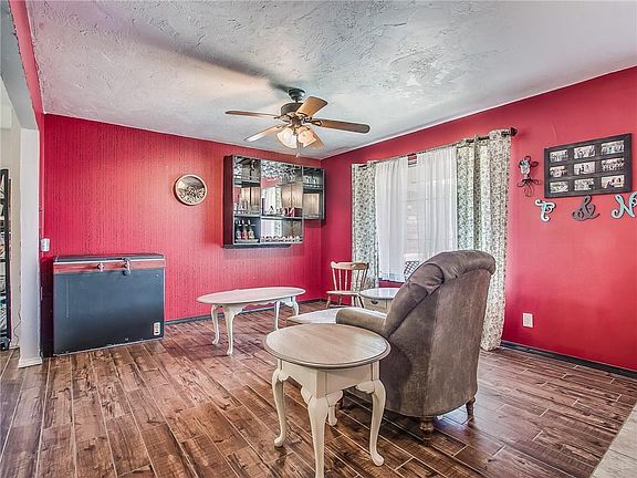 5th image of 1325 Winnipeg Dr