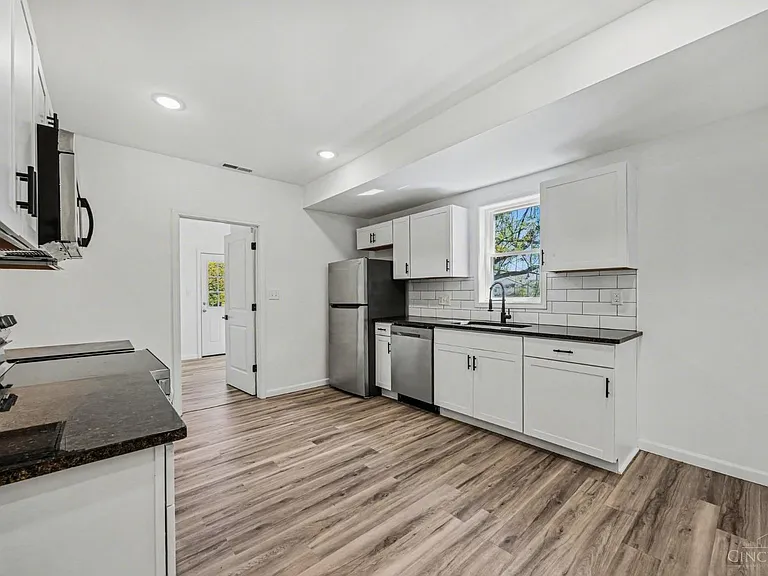 270 Wortman St — Photo 4