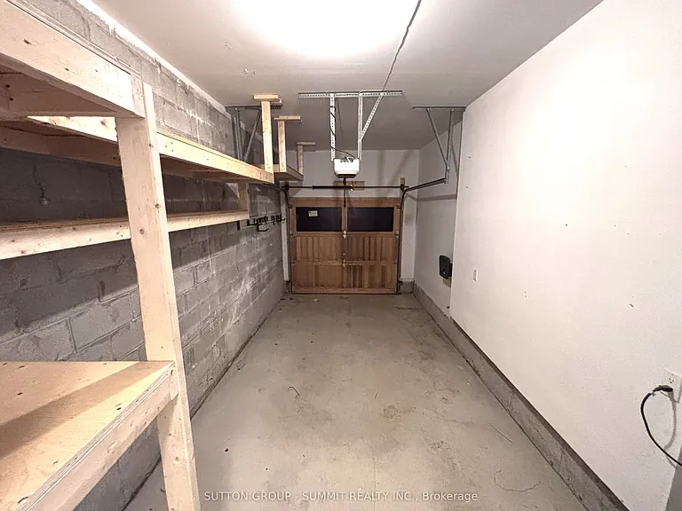 109 Benadir Ave — Photo 10