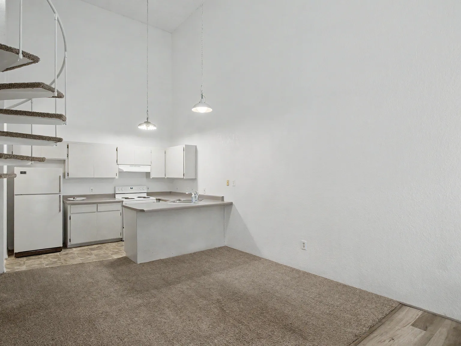 2700 S White Mountain Rd — Photo 4