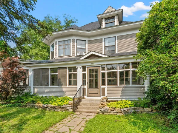 2351 Bayless Pl, Saint Paul, MN 55114