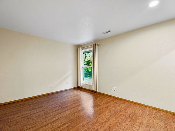 3rd image of 9523 NE 180th St APT A105