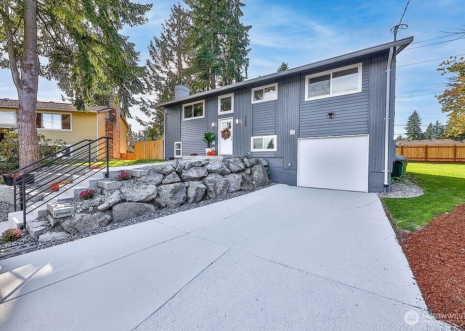 1st image of 1103 Vashon Court NE