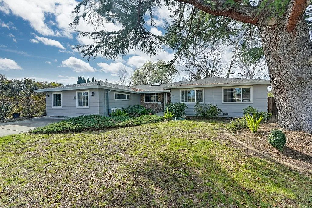 986 Greenhurst Way photo 1