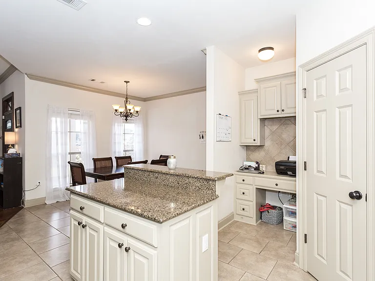 735 Fall Creek Dr — Photo 9
