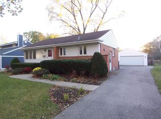 884 Meadow Rd, Northbrook, IL 60062