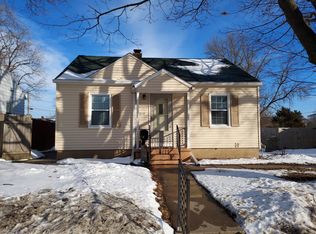 717 23rd St, Bettendorf, IA 52722
