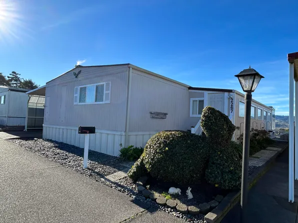 2267 Crest Dr, Fortuna, CA 95540