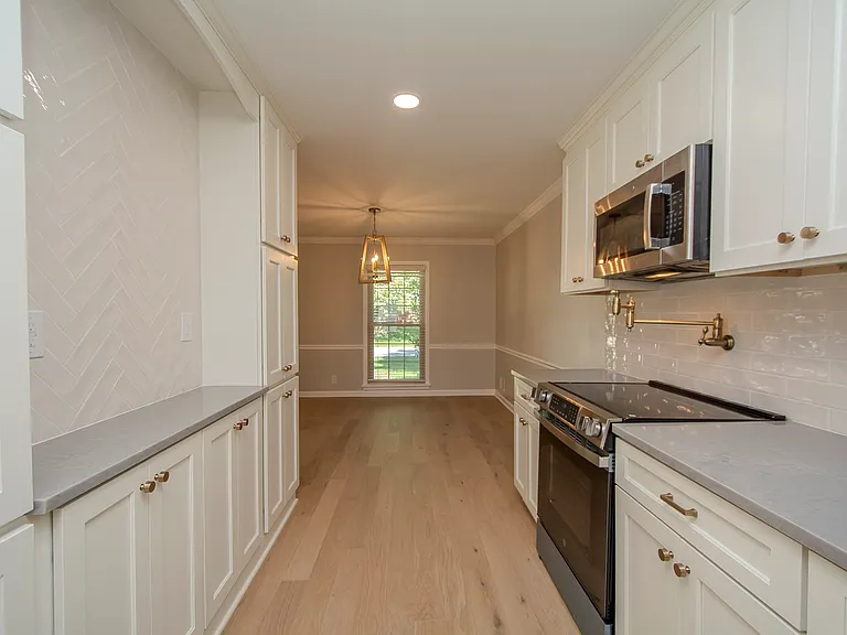 11802 Robindale Rd — Photo 6