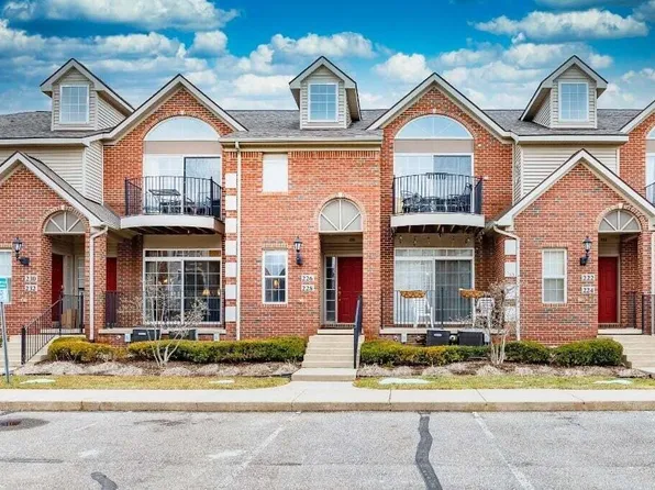 228 W Oakbrook Dr, Ann Arbor, MI 48103