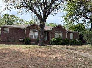 910 Timbercrest Ave, Okmulgee, OK 74447