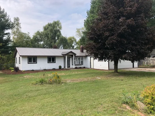 1524 Beach Dr, Crystal, MI 48818