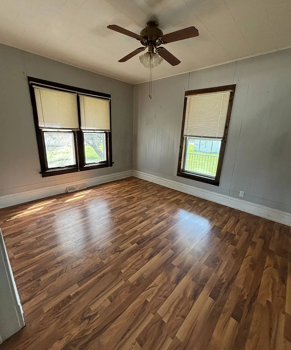 714 2nd Ave NE - 1 — Photo 4