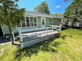 8558 Bayview Rd, Onekama, MI 49675