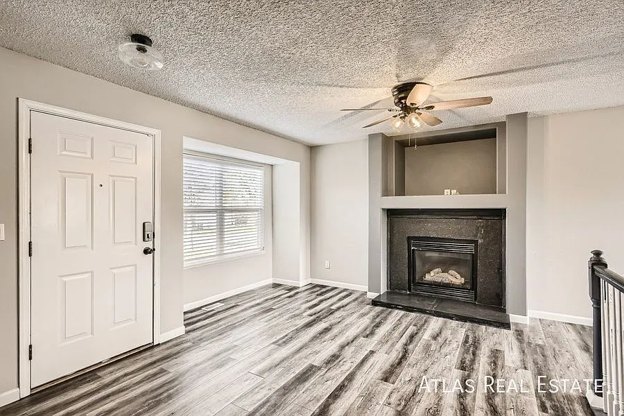 Available Now! || Spectacular 3 Bed-2 Bath With Flex Space In Fountain! — Photo 2