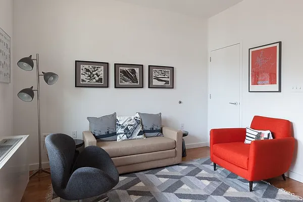 Rented by Lisa Management | media 20