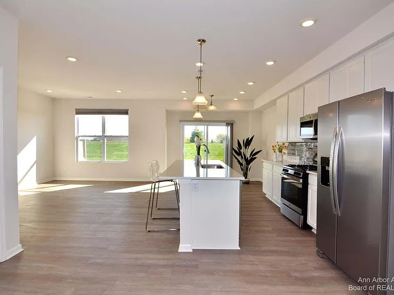 1104 Salt Springs Dr — Photo 5