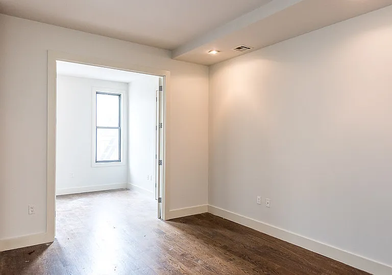 179 Maujer St #3L — Photo 5