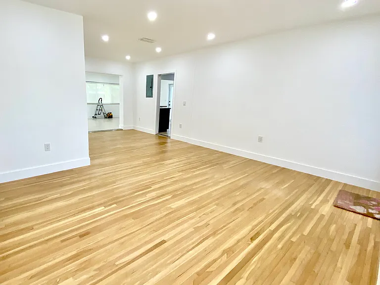 3250 SW 18th Ter — Photo 9
