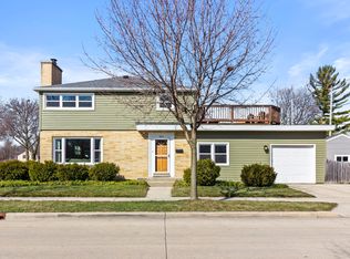 4801 N Diversey Blvd, Whitefish Bay, WI 53217