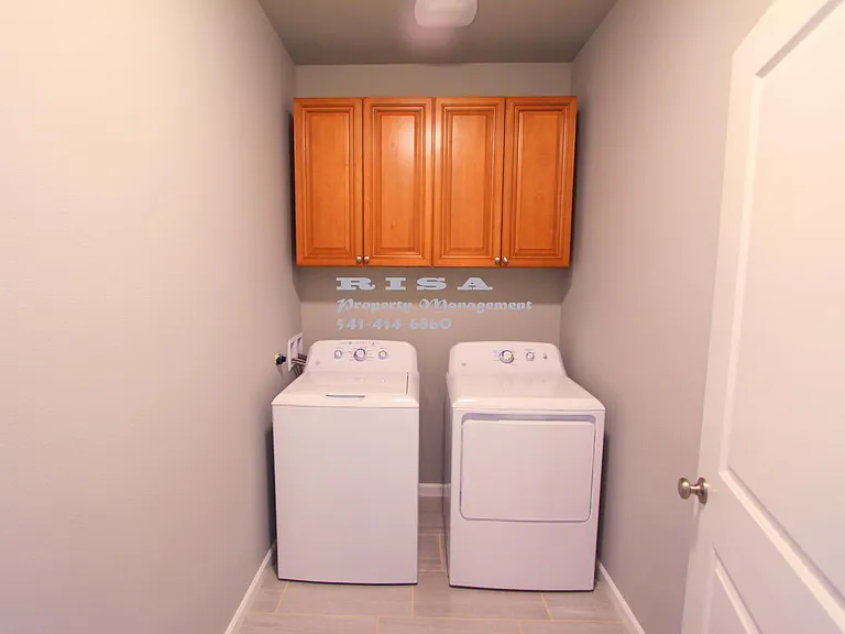 4185 Lancaster Dr NE — Photo 19