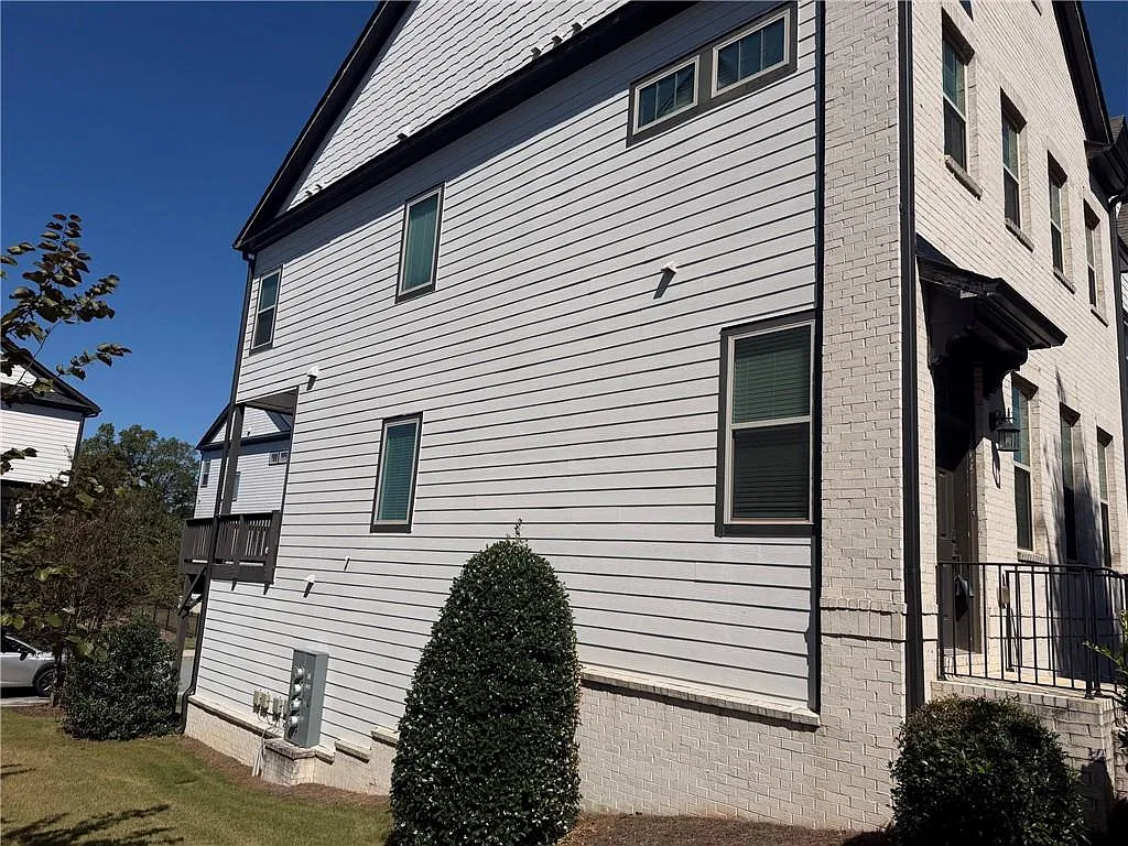 4 bed, 3.5 bath, 2673 sqft, $4,000 — Photo 3