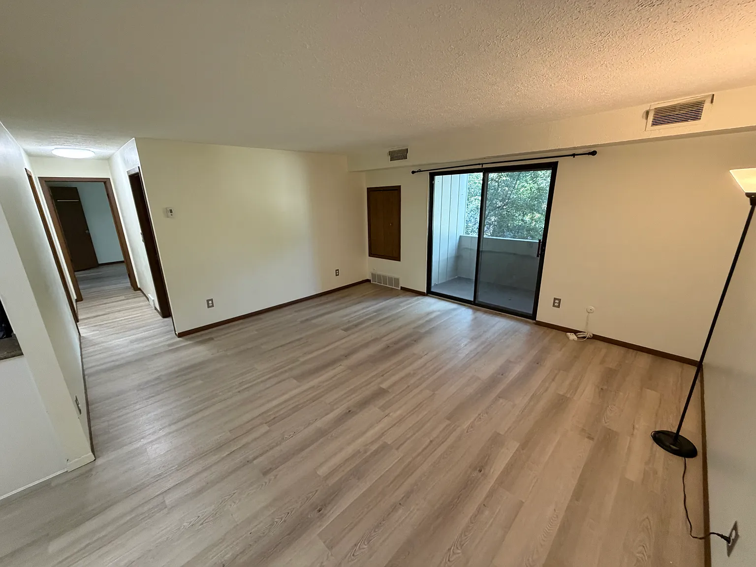 2 bed, 1.5 bath, 856 sqft, $1,500 — Photo 2