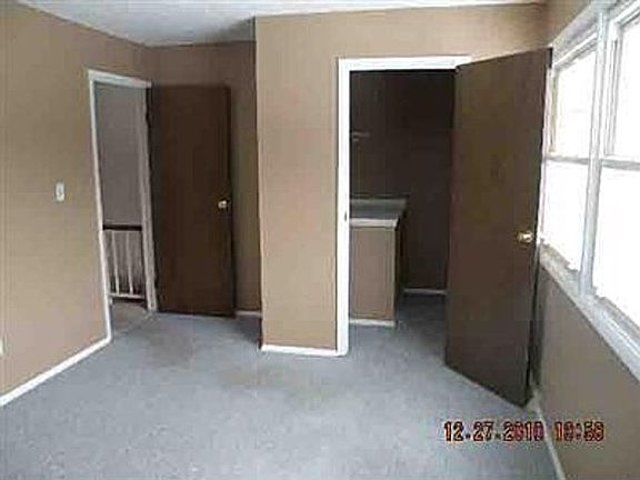 3rd image of 150 Canterbury Ln APT D