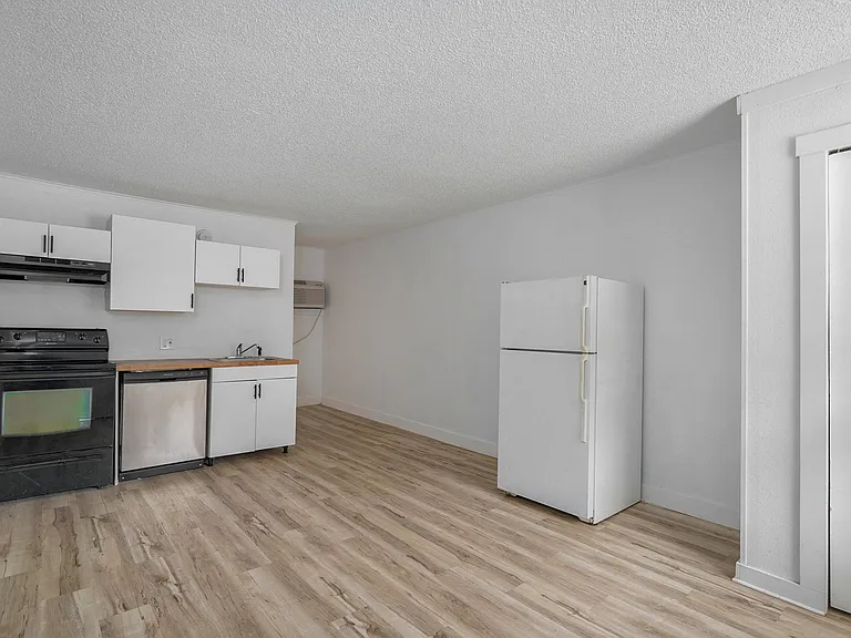 21 Larue St. Apartments — Photo 21