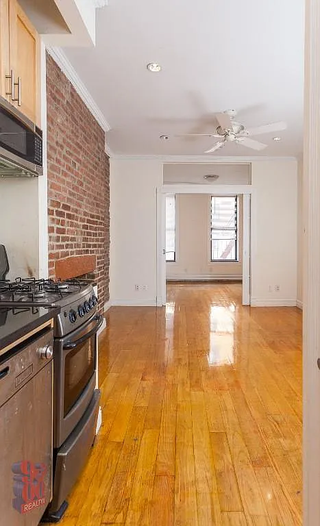 44 Avenue B — Photo 2