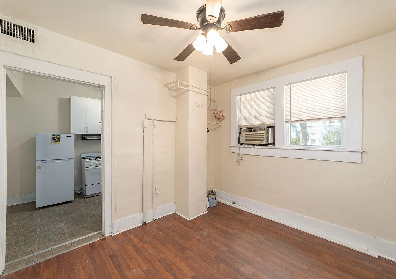 1022 NW 3rd Ave Unit D - Pet Friendly — Photo 3