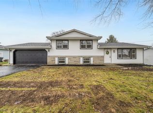 3375 Darbyshire Dr, Canfield, OH 44406