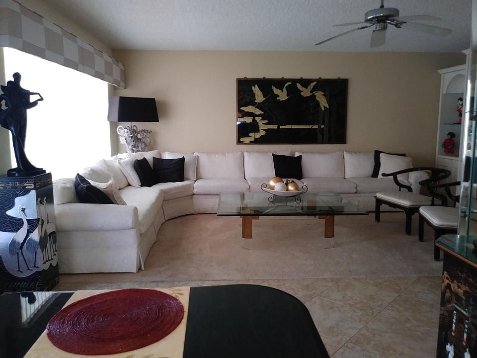 1st image of 302 Wellington D