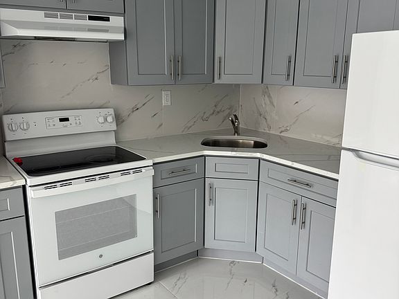 4th image of 13912 95th Ave #2