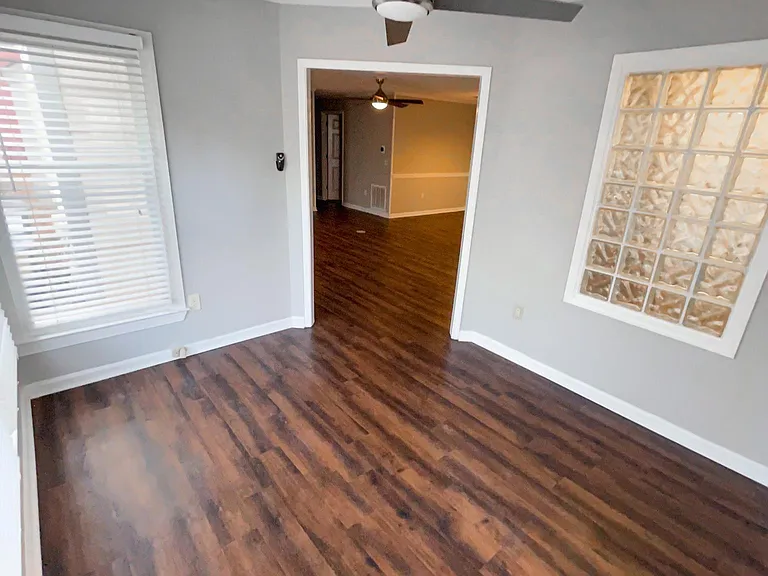 308 Hollyfax Cir — Photo 4