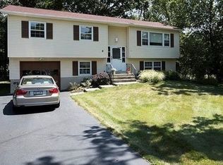 5 Sobrisco St, Airmont, NY 10952