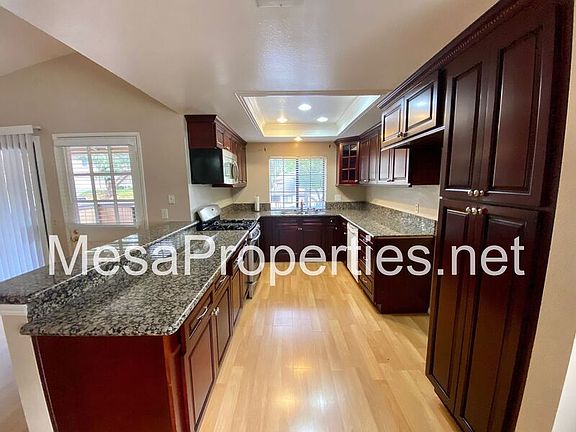 4th image of 21724 Laurelrim Dr Unit B