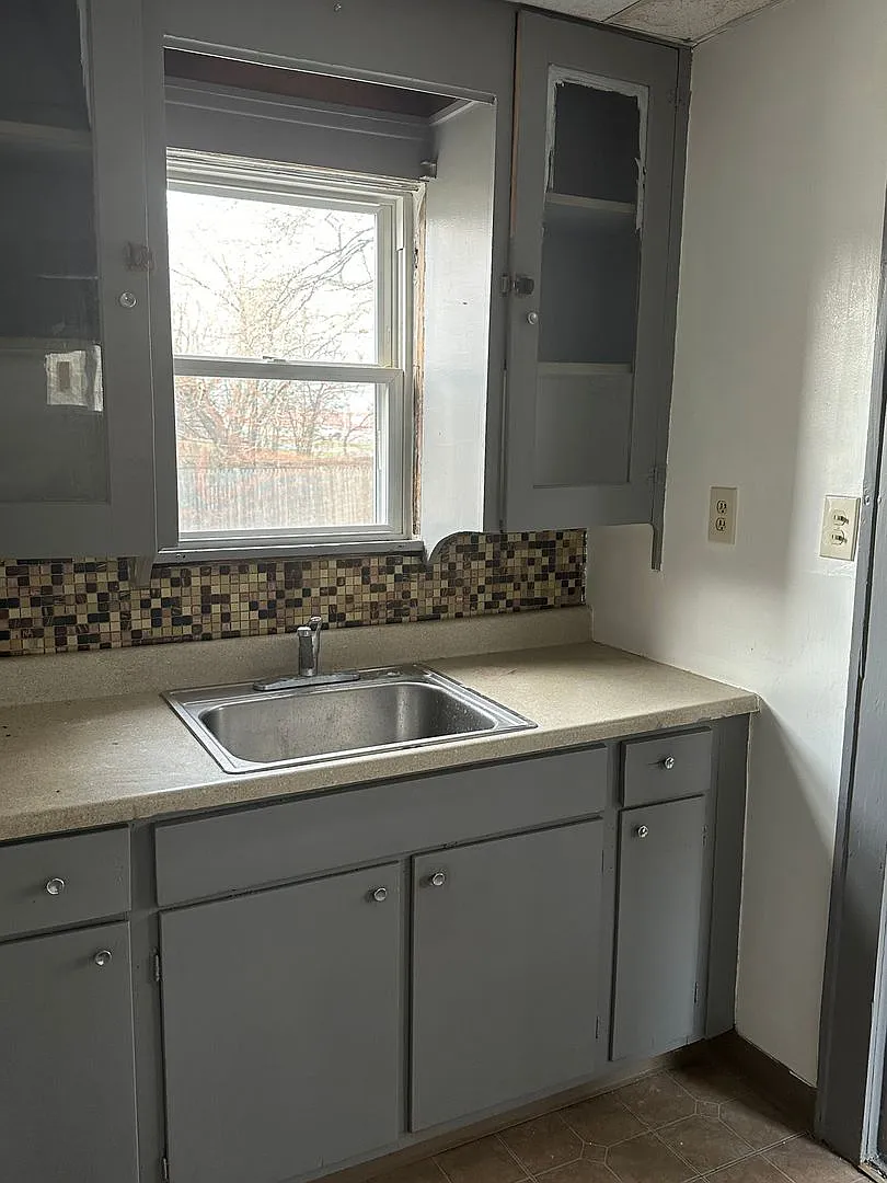 3bd Single Collinwood Cash Pay/Eden Vouchers — Photo 1
