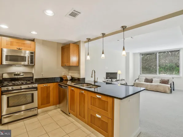 2451 Midtown Ave #207, Alexandria, VA 22302
