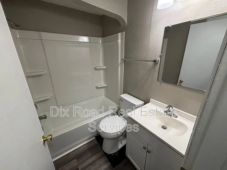144 Niagara Ave — Photo 18