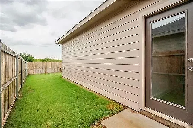 437 Canvas Ct — Photo 10