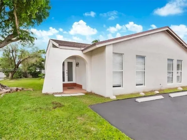 11417 SW 35th Ln, Miami, FL 33165