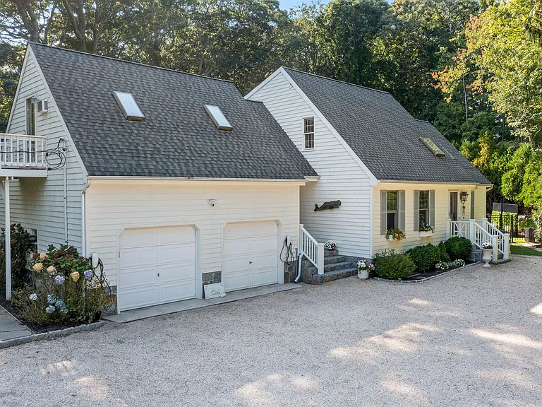 2421 Noyac Rd — Photo 3