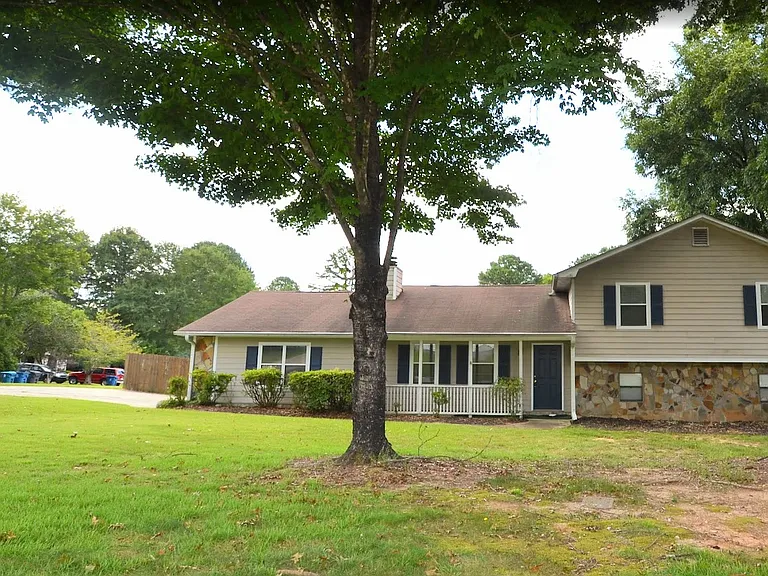 1495 Haynes Ct — Photo 2