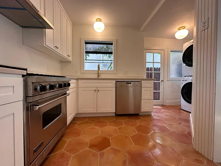 2074 Paramount Dr — Photo 15