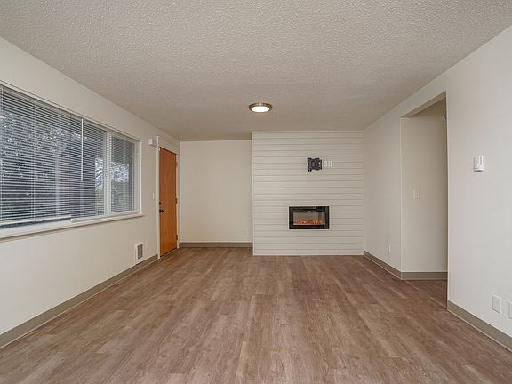 5th image of 708 N J St APT 1