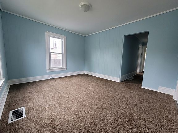 4th image of 426 Standish St