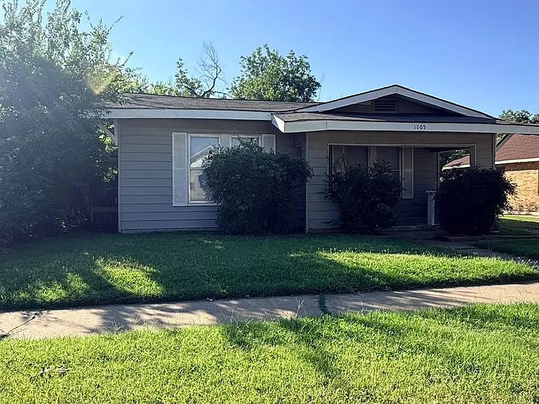 1805 Buchanan St — Photo 1