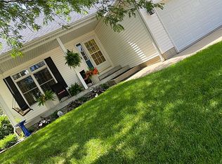 1608 Royal Pointe Dr, Bloomington, IL